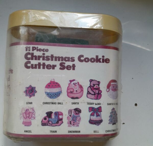 Vintage 11 Piece Christmas Cookie Cutter Set Plastic Red & Green new & sealed