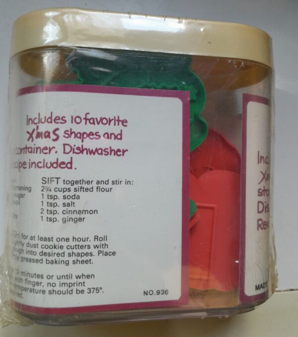 Vintage 11 Piece Christmas Cookie Cutter Set Plastic Red & Green new & sealed - Image 2